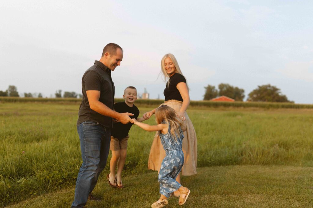 Cedar Rapids Homestead Family Session